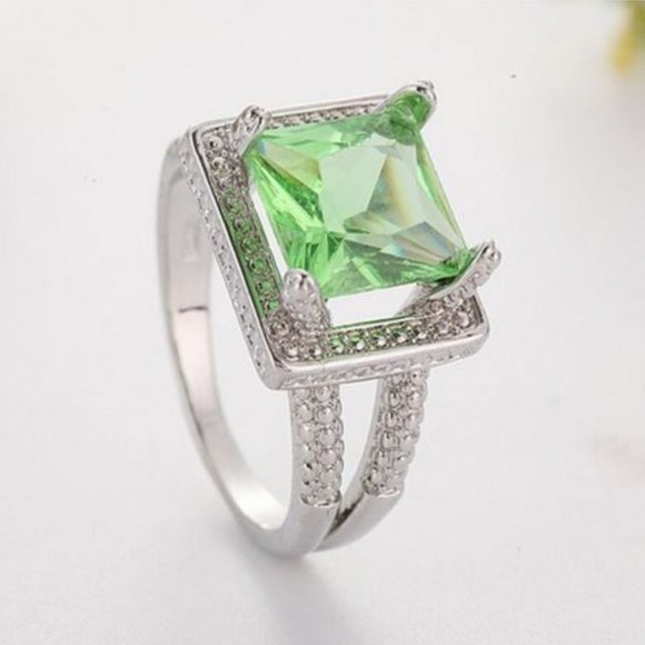 2 for 50$:🧡 Emarald Silver Ring - Picture 1 of 1